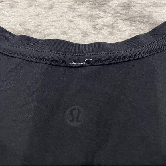 Lululemon Black Cuffed Sleeves Short Sleeve Shirt - Picture 7 of 10